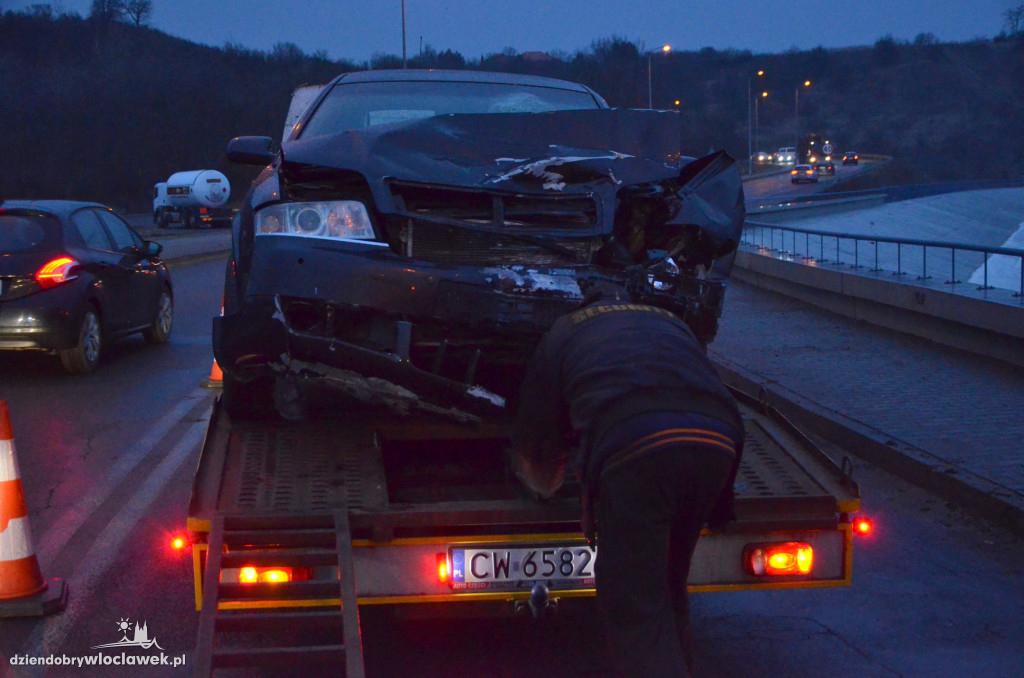 Wypadek na tamie. Kierowcy w szpitalu