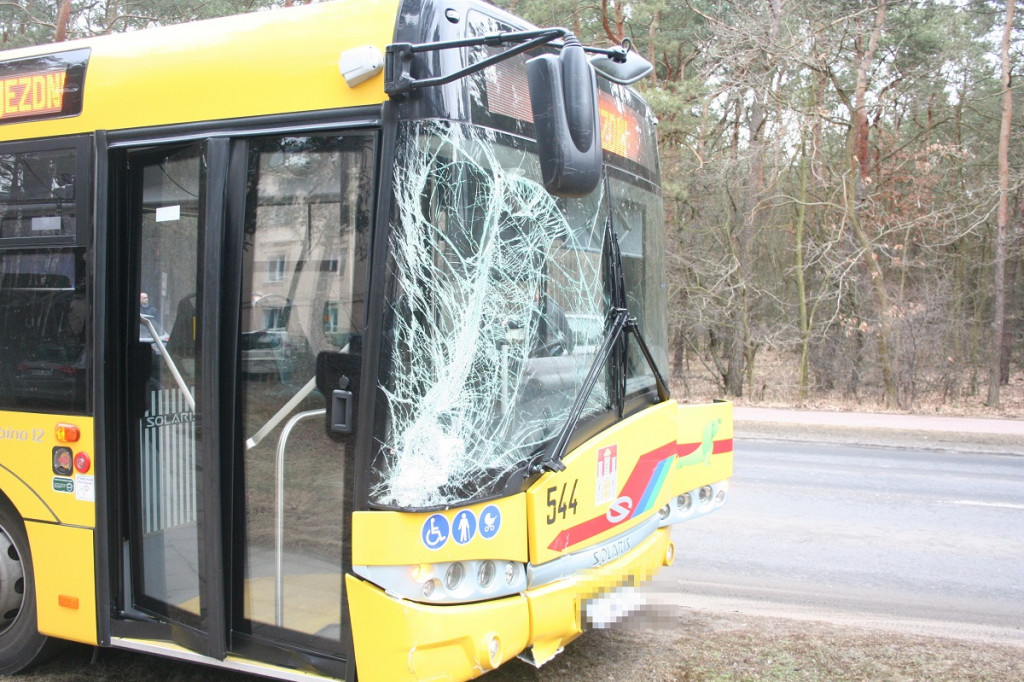 Kolizja autobusu MPK i VW Golf