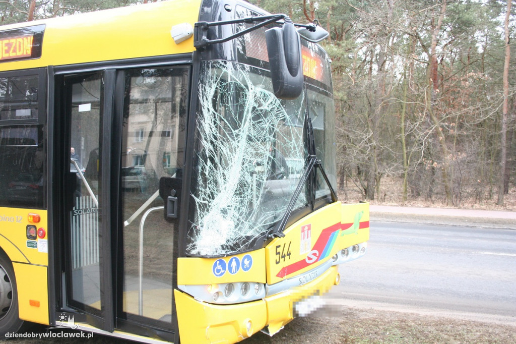 Kolizja autobusu MPK i VW Golf
