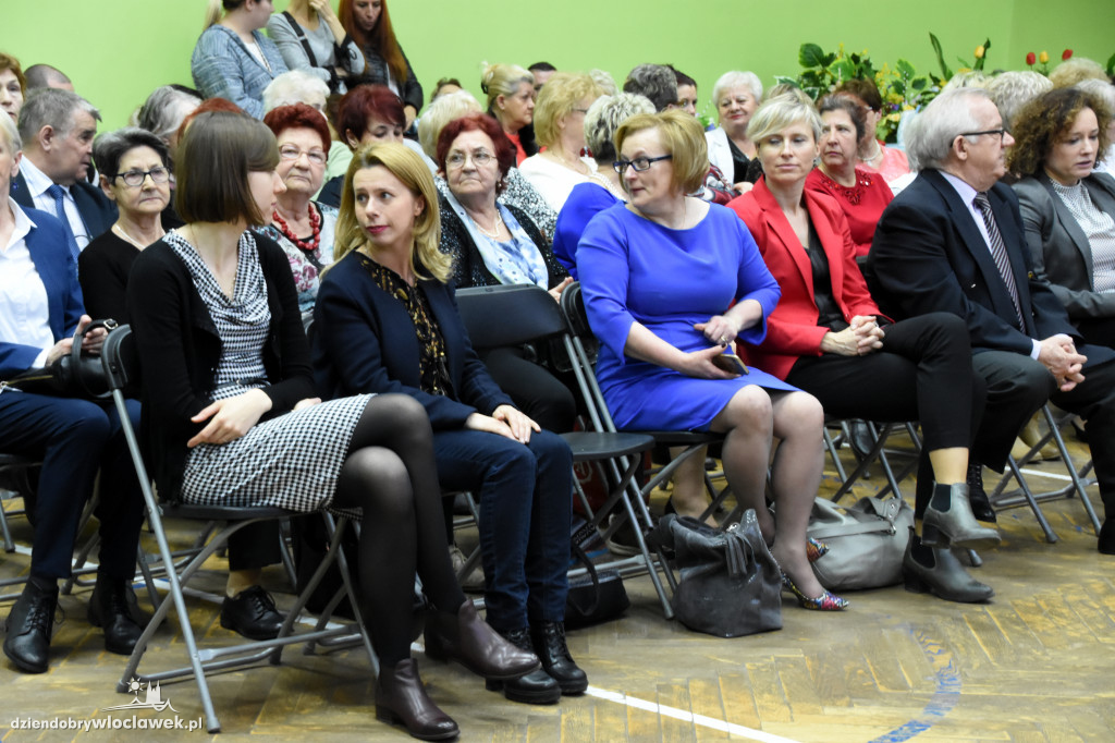Śródmiejskie obchody święta kobiet w SP3