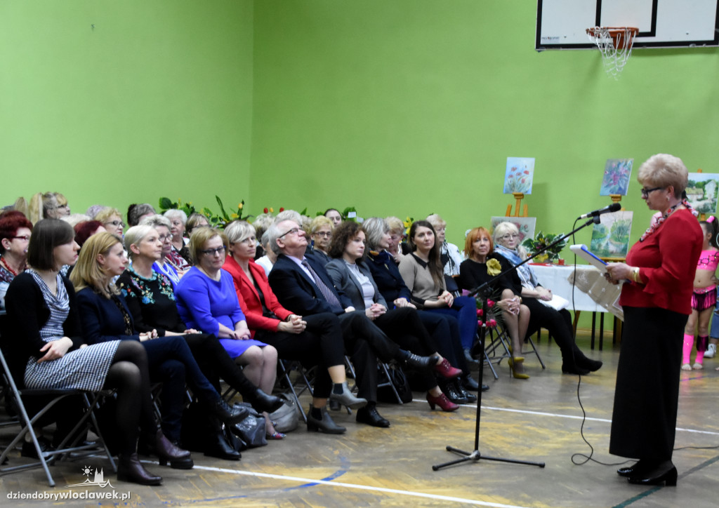 Śródmiejskie obchody święta kobiet w SP3