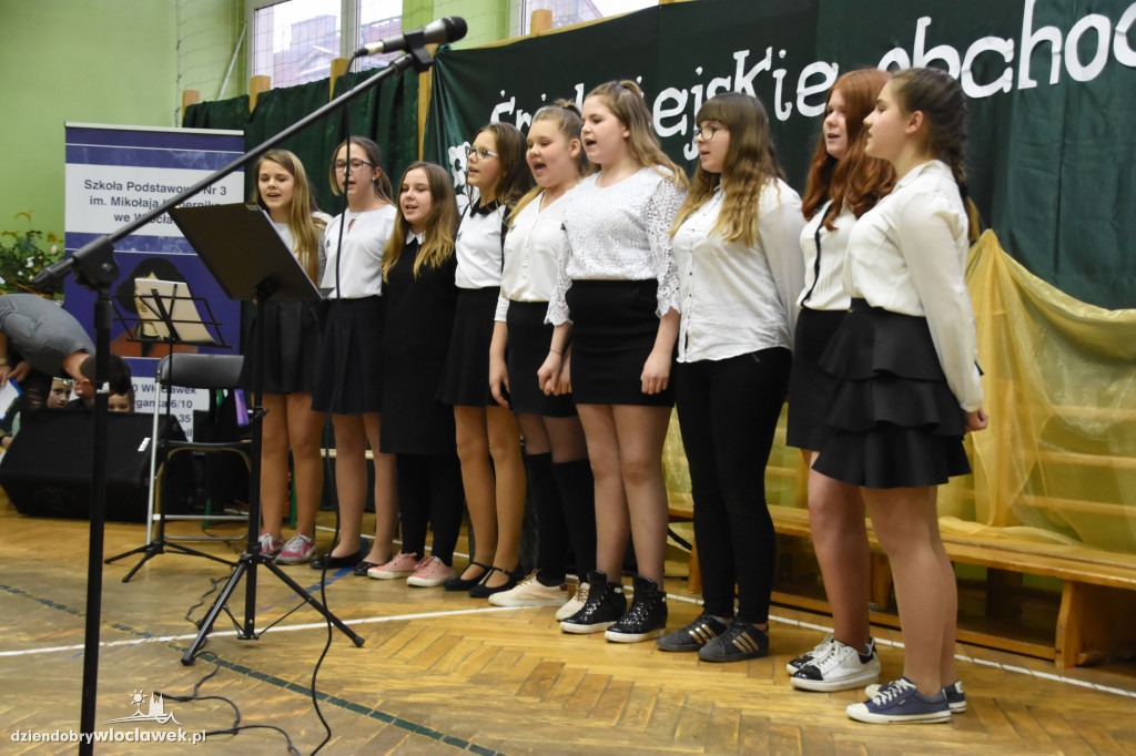Śródmiejskie obchody święta kobiet w SP3