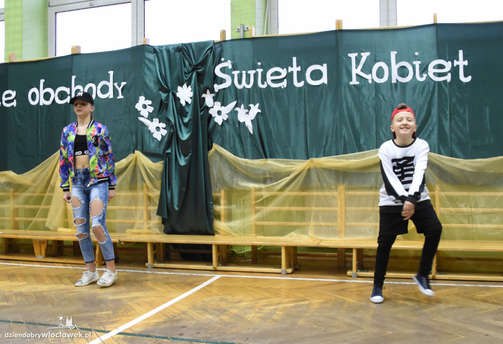 Śródmiejskie obchody święta kobiet w SP3