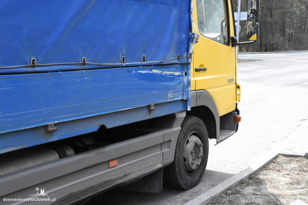 Autobus zderzył się z ciężarówką