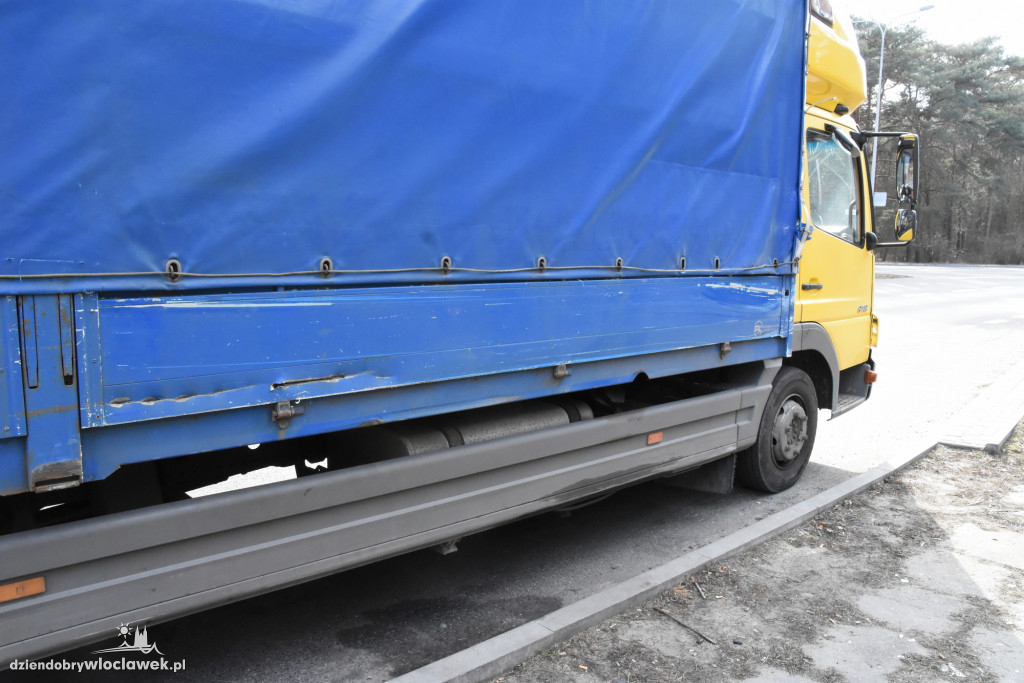 Autobus zderzył się z ciężarówką