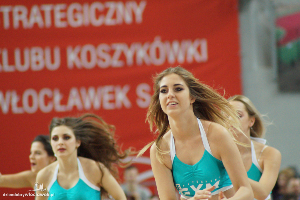 Anwil Dance Team na meczu z GTK