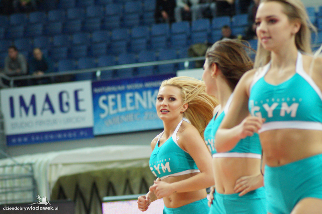 Anwil Dance Team na meczu z GTK