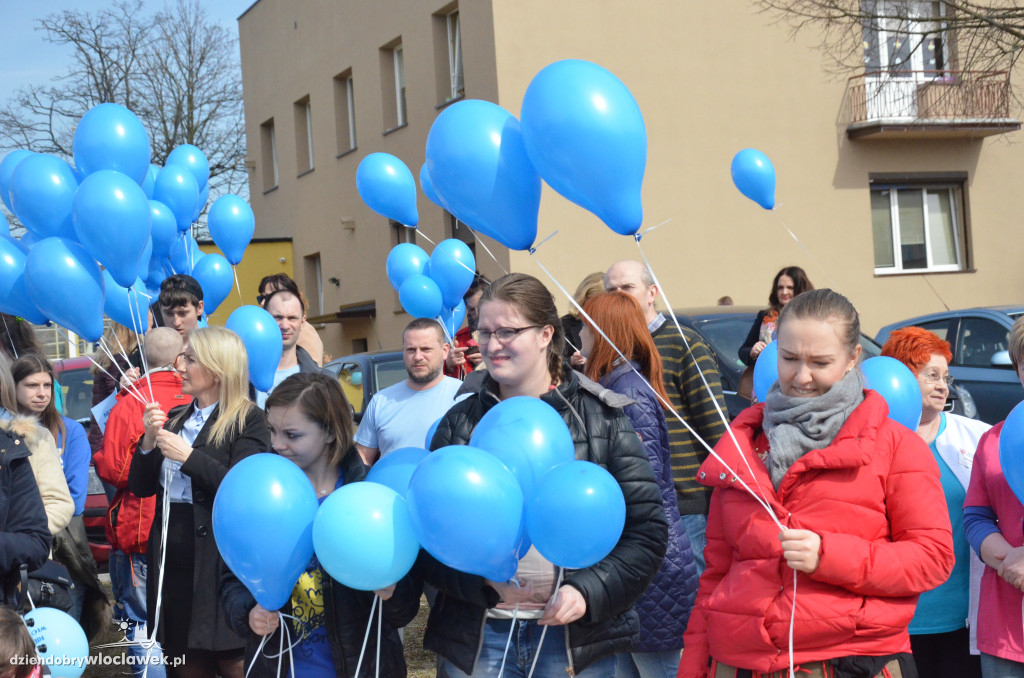 Poleciały niebieskie balony