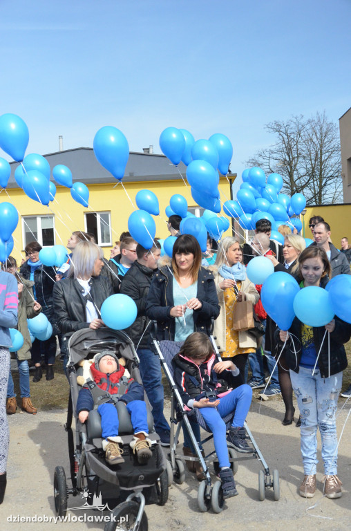 Poleciały niebieskie balony