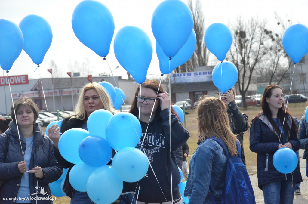 Poleciały niebieskie balony