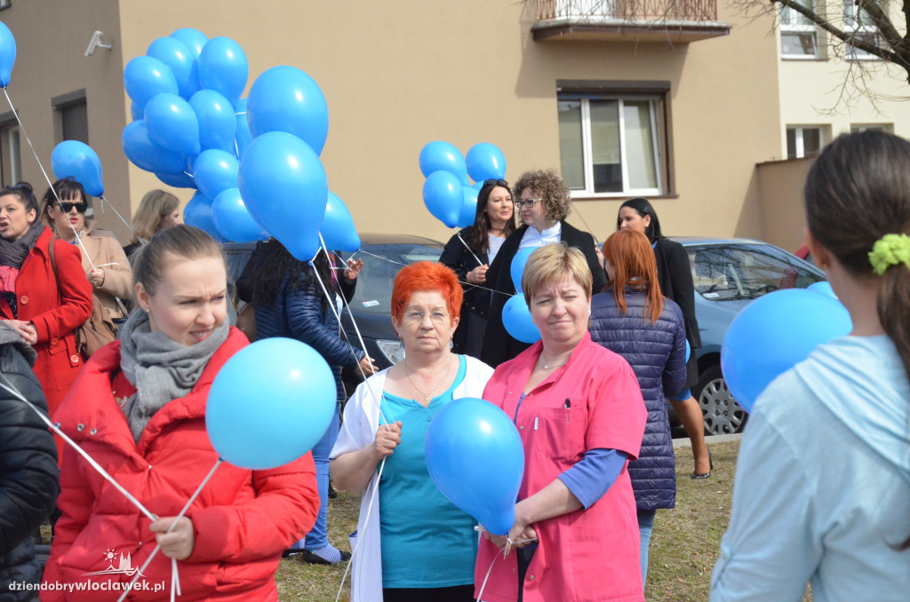 Poleciały niebieskie balony
