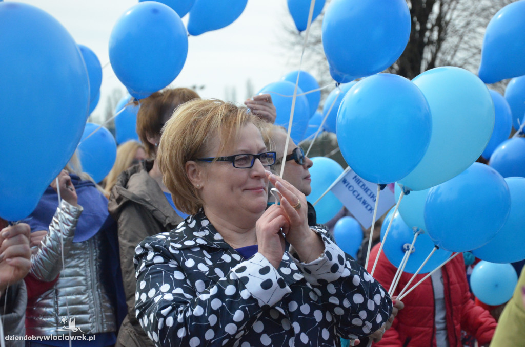 Poleciały niebieskie balony