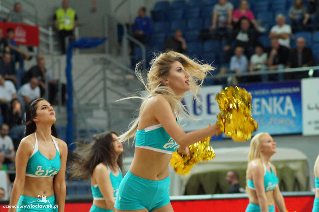 Anwil Dance Team na meczu z Kingiem