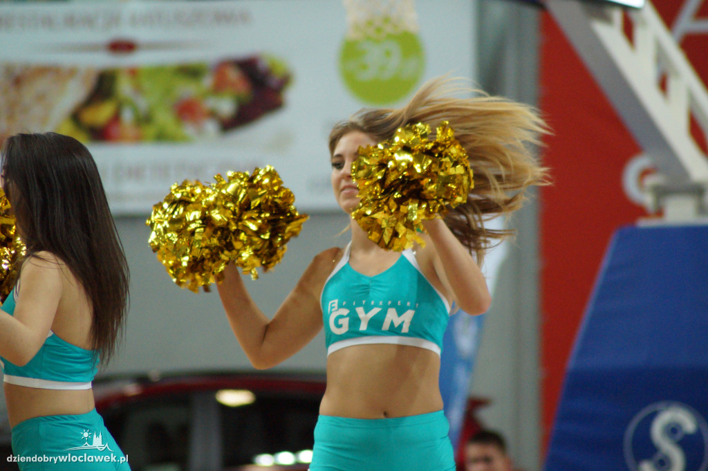 Anwil Dance Team na meczu z Kingiem