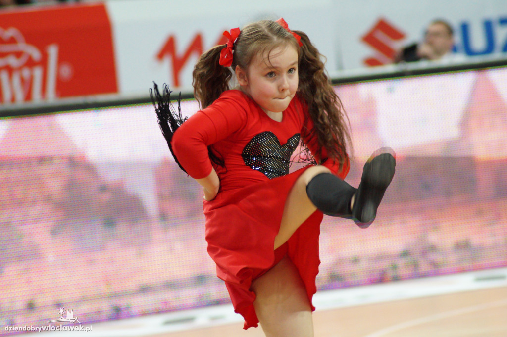 Anwil Dance Team na meczu z Kingiem