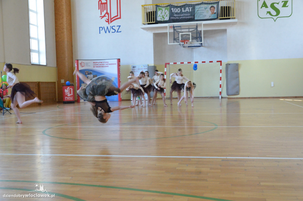 Wielopokoleniowy maraton tańca w PWSZ