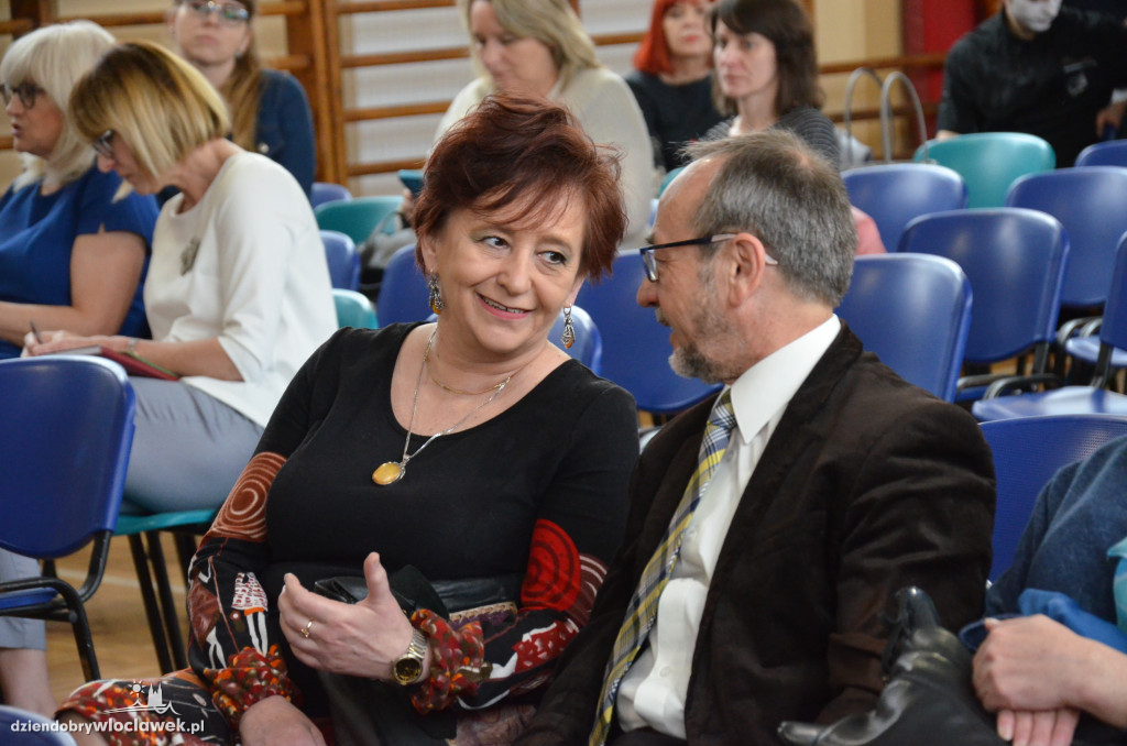 Konferencja w ZS 3 i sala hirtiterapii