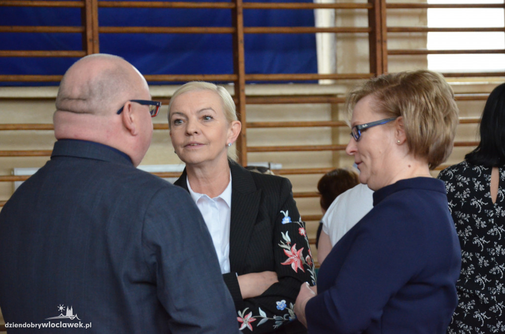 Konferencja w ZS 3 i sala hirtiterapii