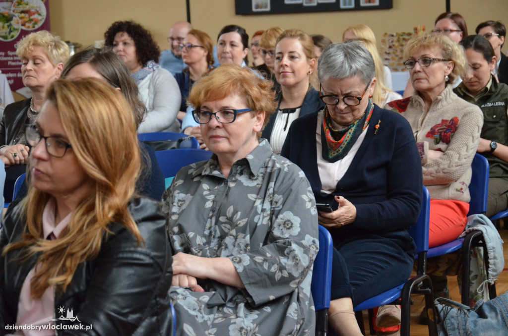 Konferencja w ZS 3 i sala hirtiterapii