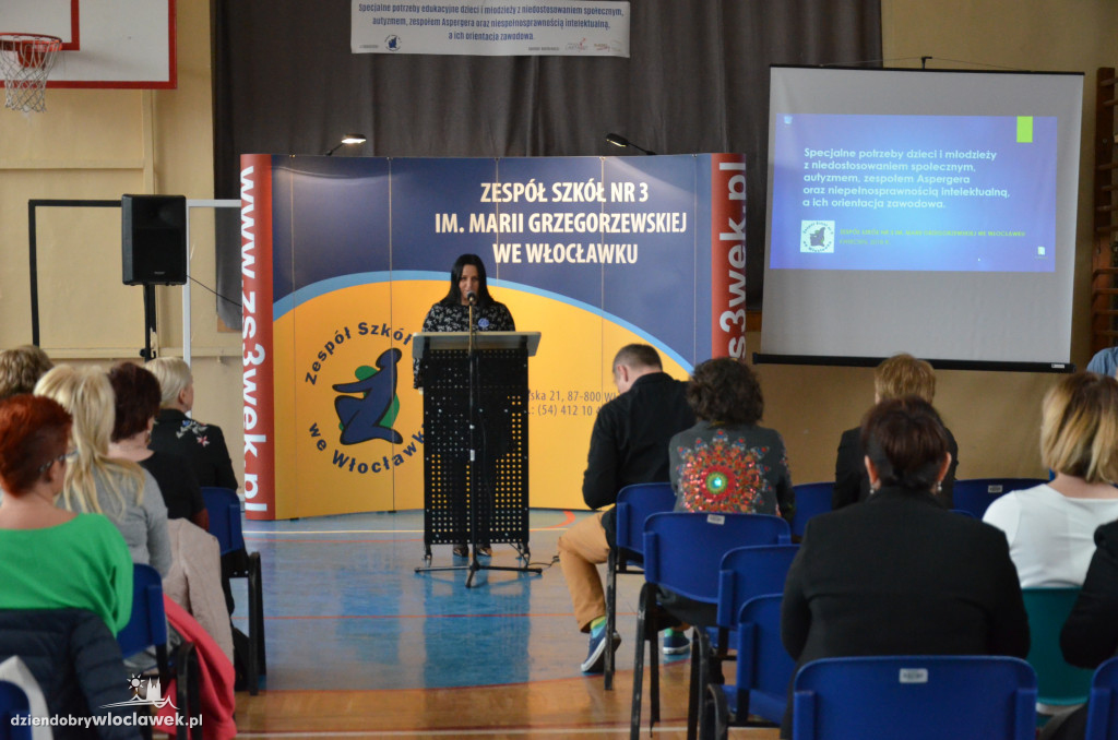 Konferencja w ZS 3 i sala hirtiterapii