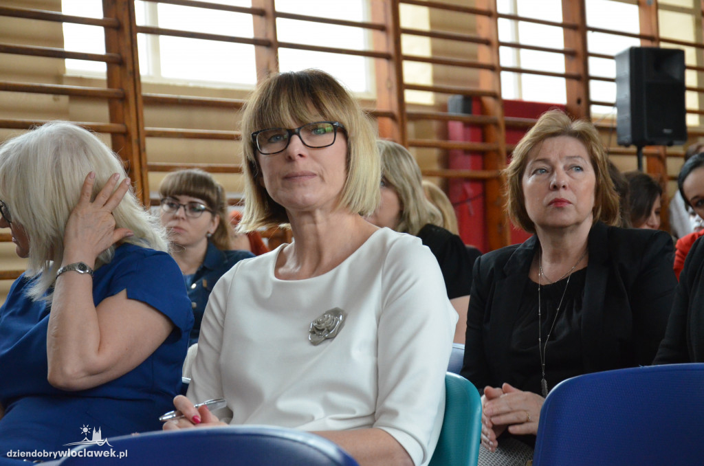 Konferencja w ZS 3 i sala hirtiterapii