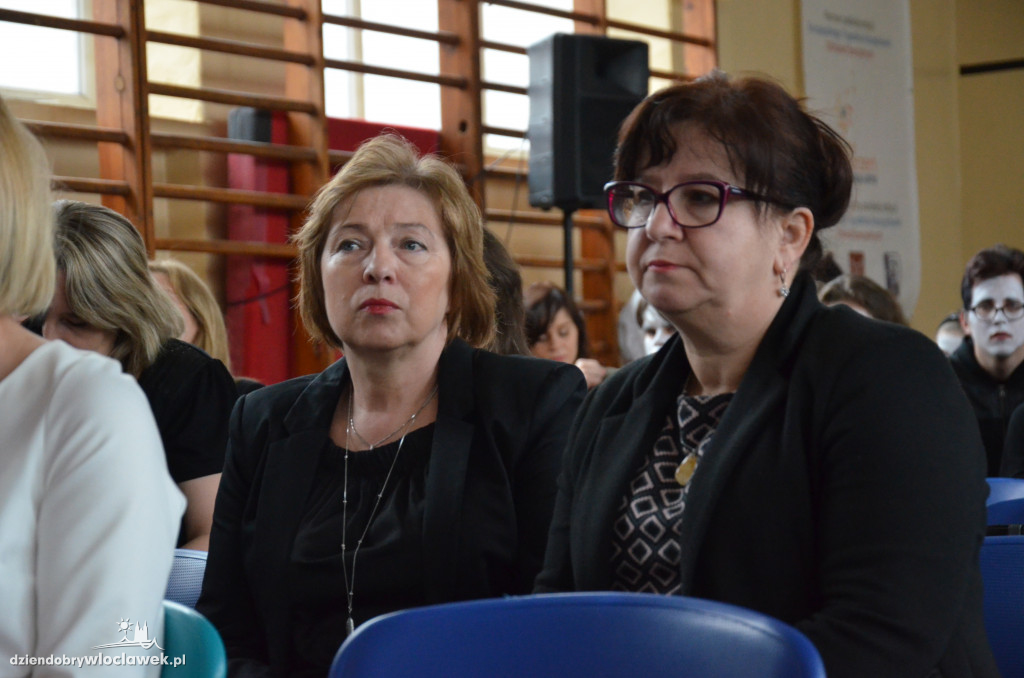 Konferencja w ZS 3 i sala hirtiterapii