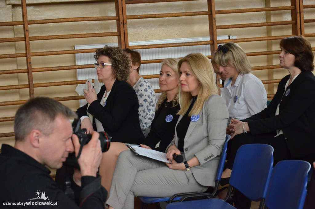 Konferencja w ZS 3 i sala hirtiterapii