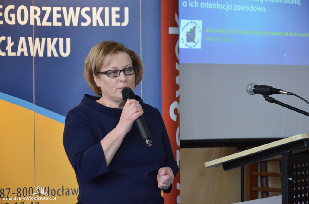 Konferencja w ZS 3 i sala hirtiterapii