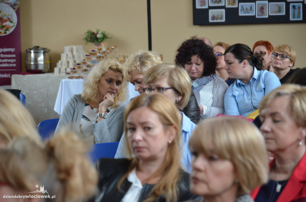 Konferencja w ZS 3 i sala hirtiterapii