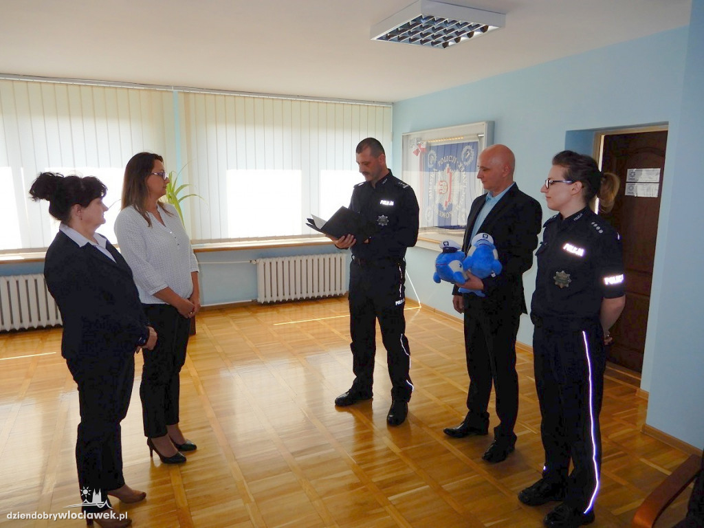 Policja dziękuje pracownicom banku