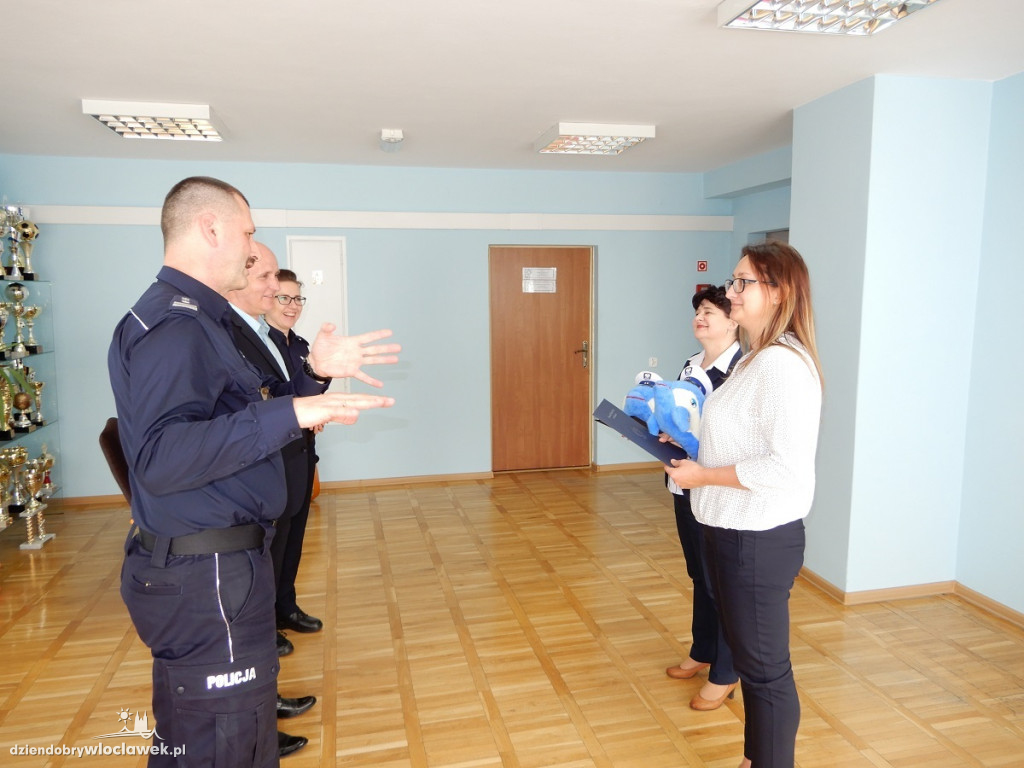 Policja dziękuje pracownicom banku