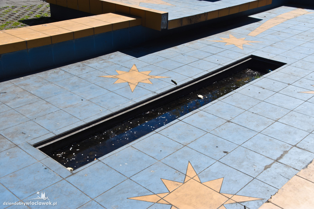 Fontanna przed teatrem do remontu