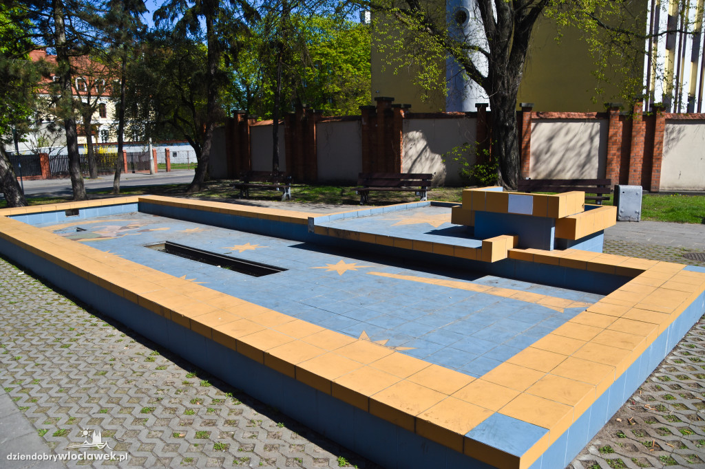 Fontanna przed teatrem do remontu