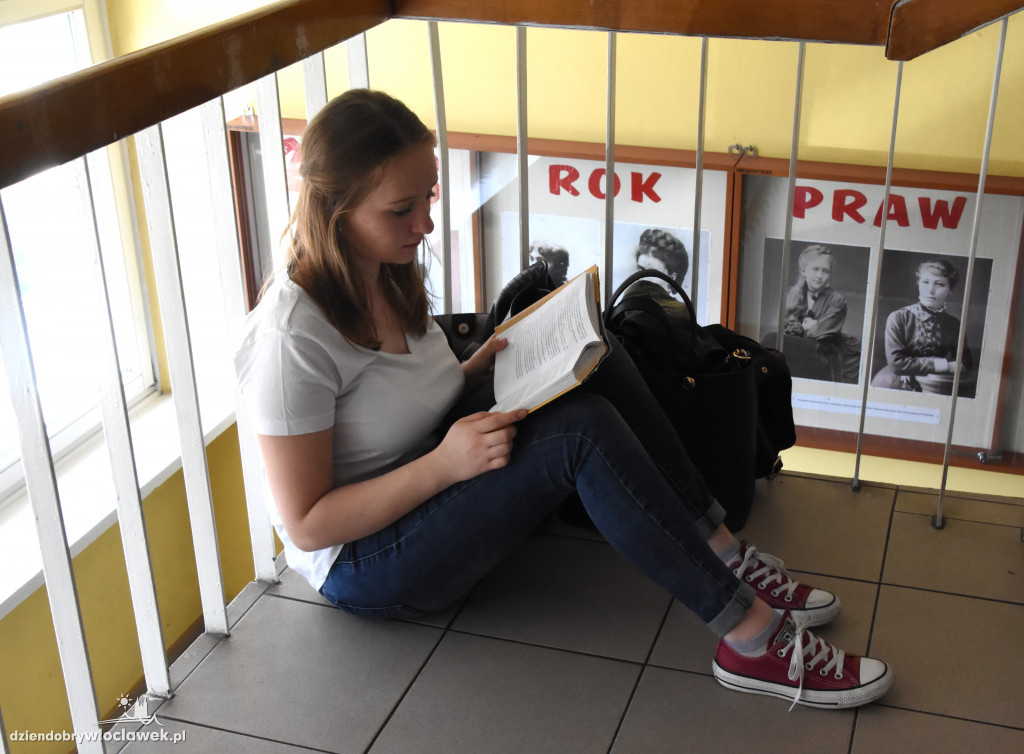 Mannequin Challenge w bibliotece