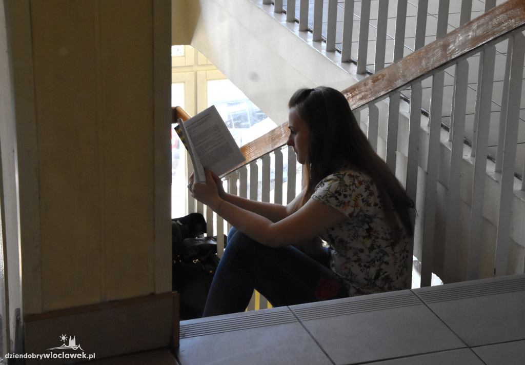 Mannequin Challenge w bibliotece