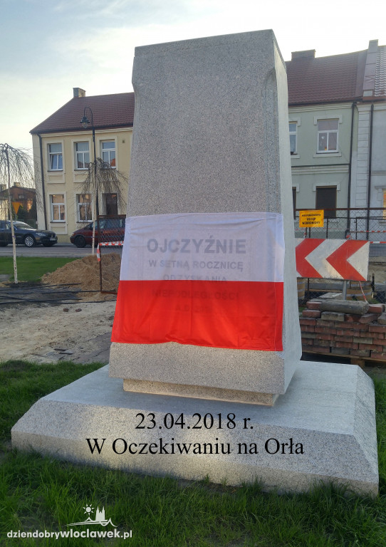 Na granitowym cokole postawią orła