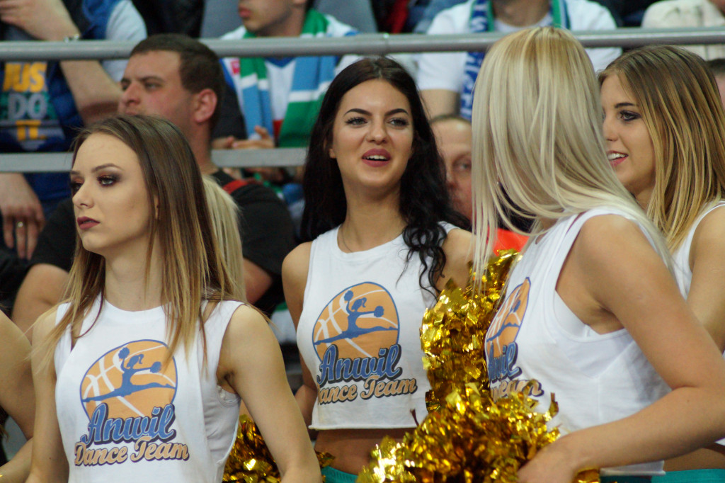 Anwil Dance Team na meczu z Turowem