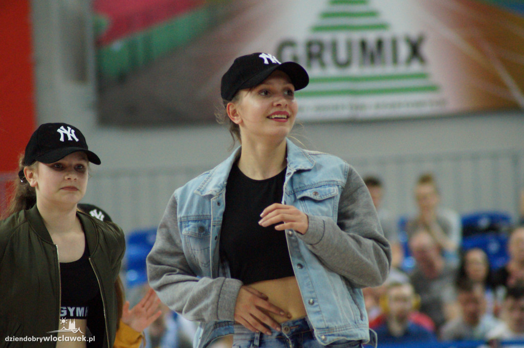 Anwil Dance Team na meczu z Turowem