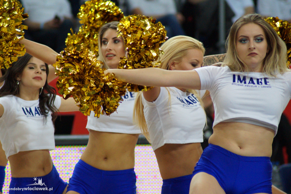 Anwil Dance Team na meczu z Turowem