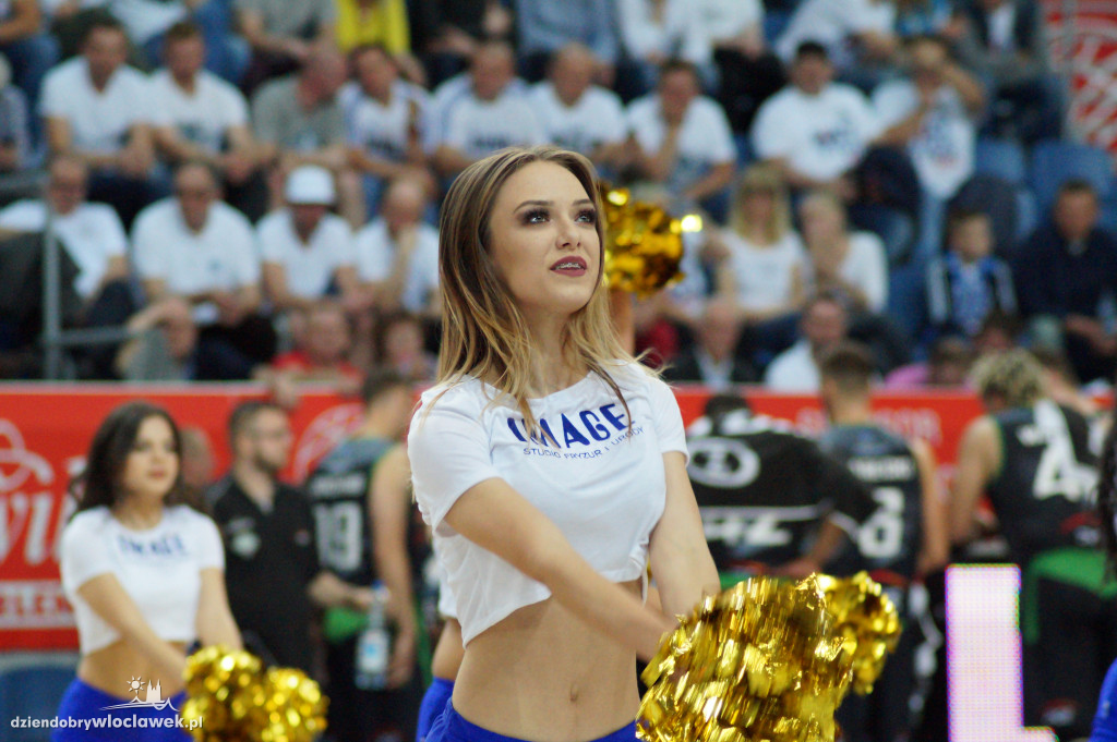 Anwil Dance Team na meczu z Turowem