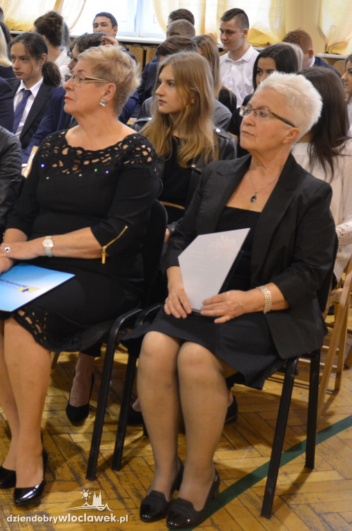 Maturzyści zakończyli rok w II LO