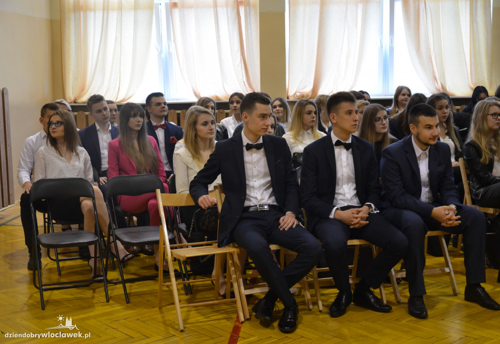Maturzyści zakończyli rok w II LO