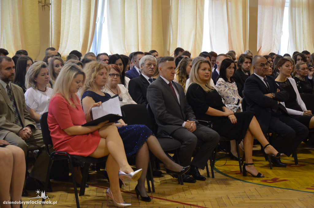 Maturzyści zakończyli rok w II LO