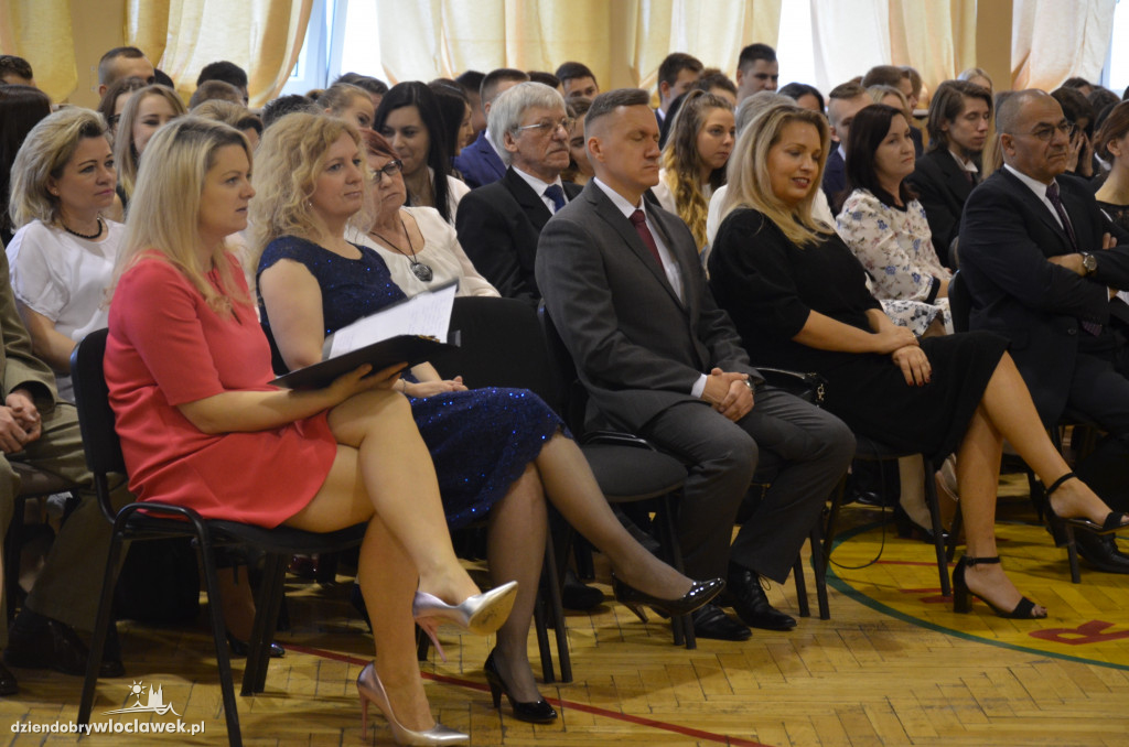 Maturzyści zakończyli rok w II LO