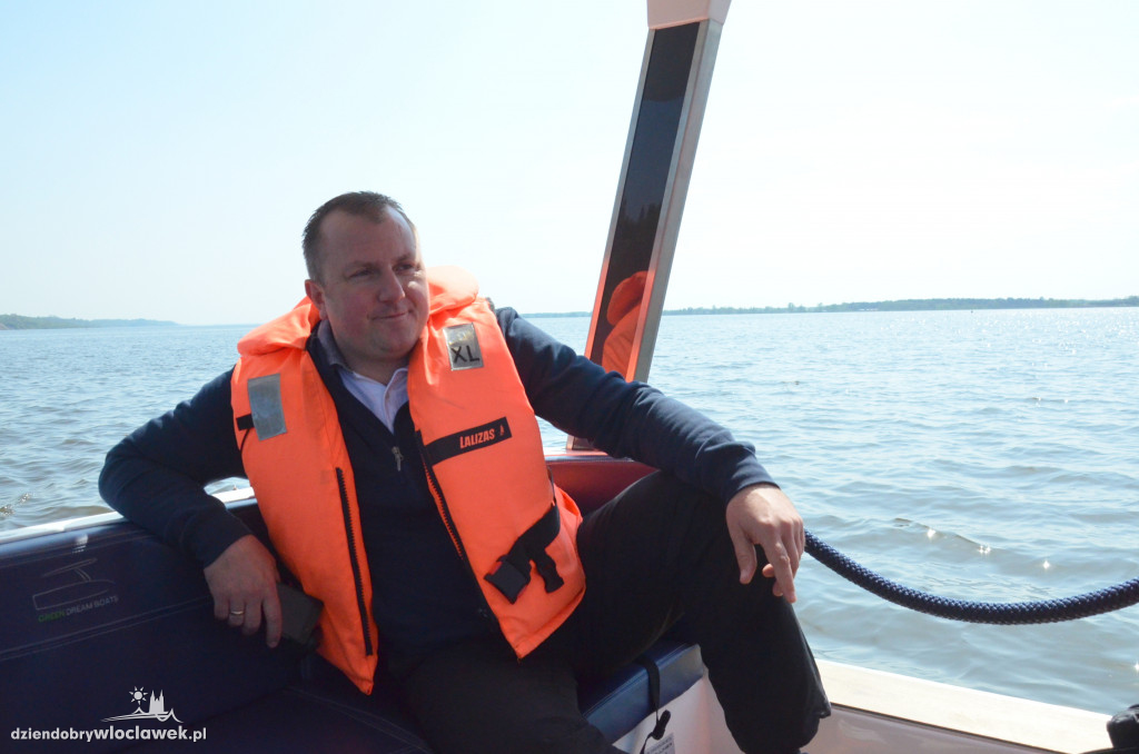Pierwszy rejs karamaranem solarnym