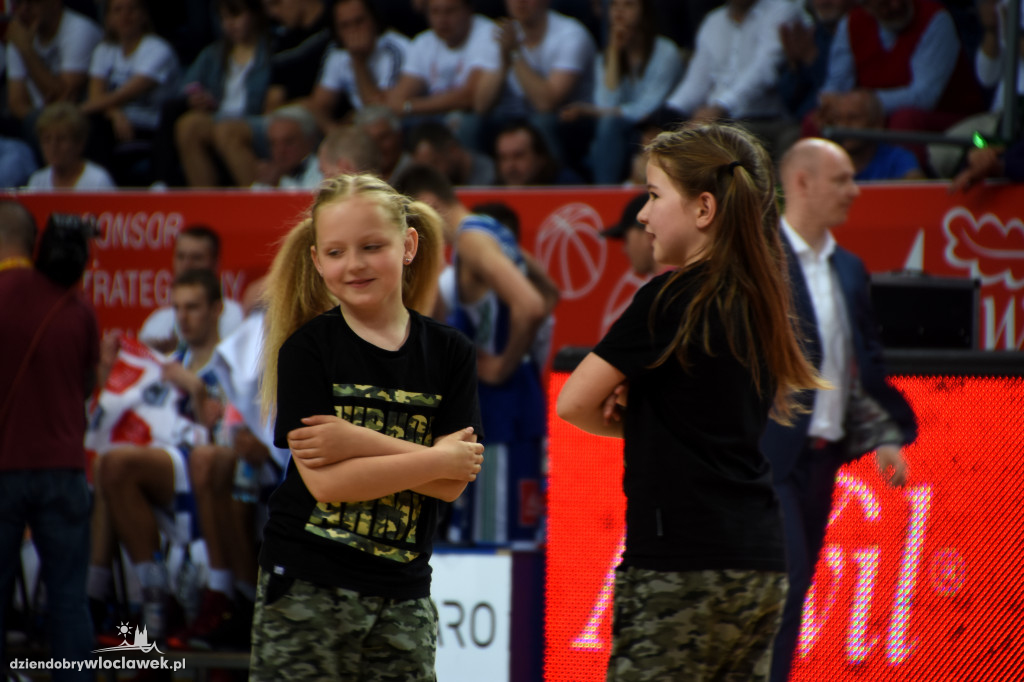 Anwil Dance Team na meczu z Turowem