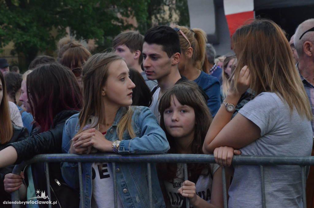 Koncert Mroza na bulwarach we Włocławku