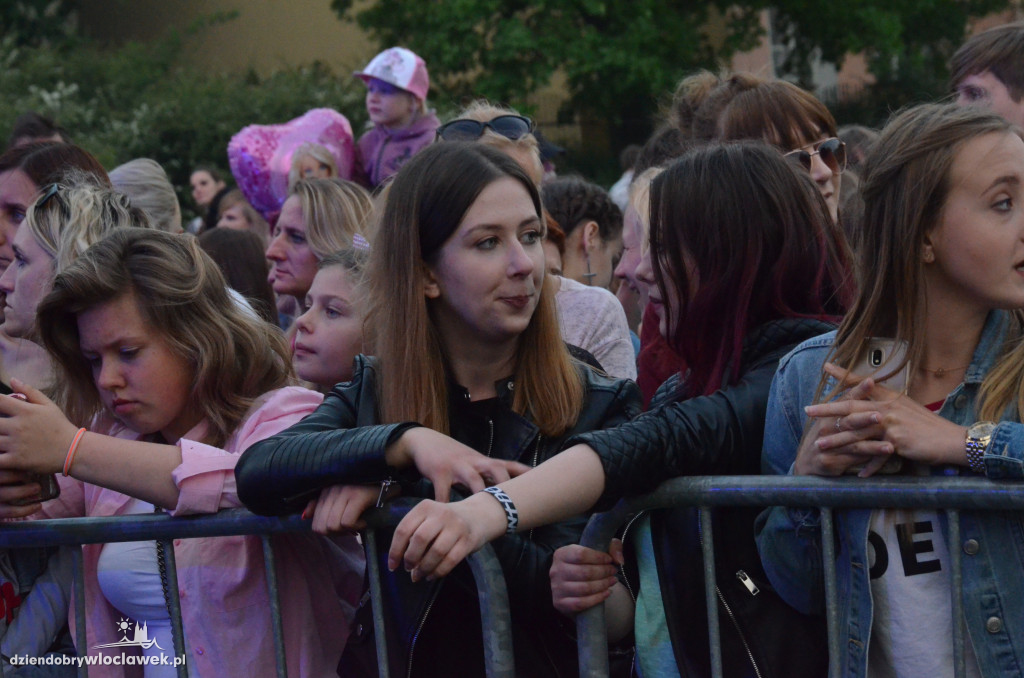 Koncert Mroza na bulwarach we Włocławku