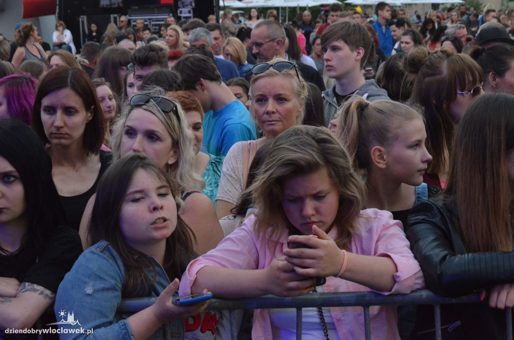 Koncert Mroza na bulwarach we Włocławku