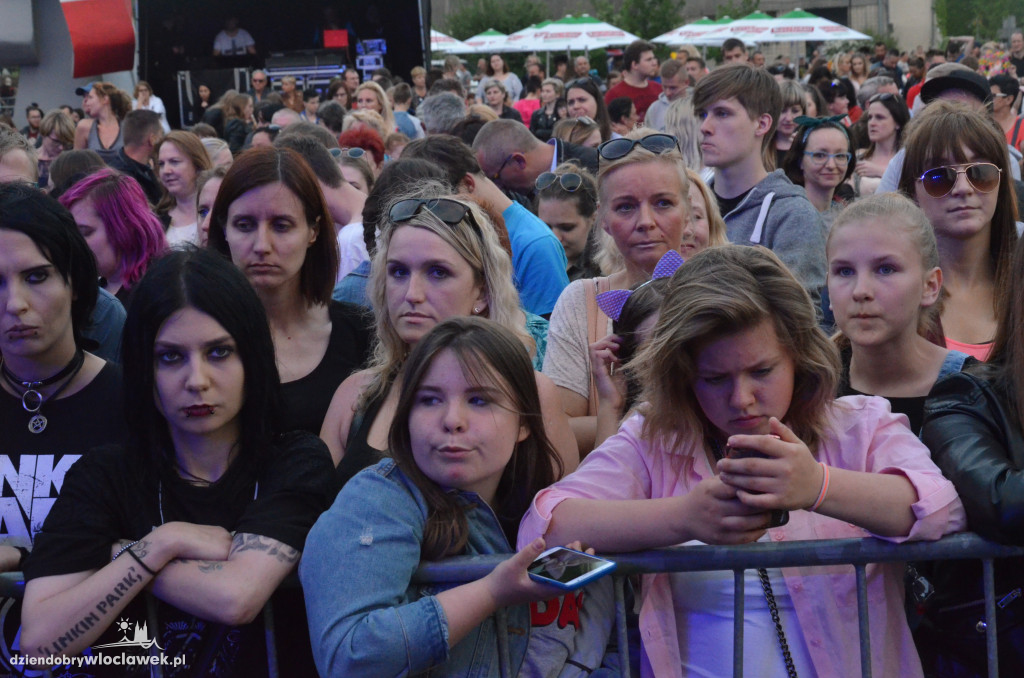 Koncert Mroza na bulwarach we Włocławku